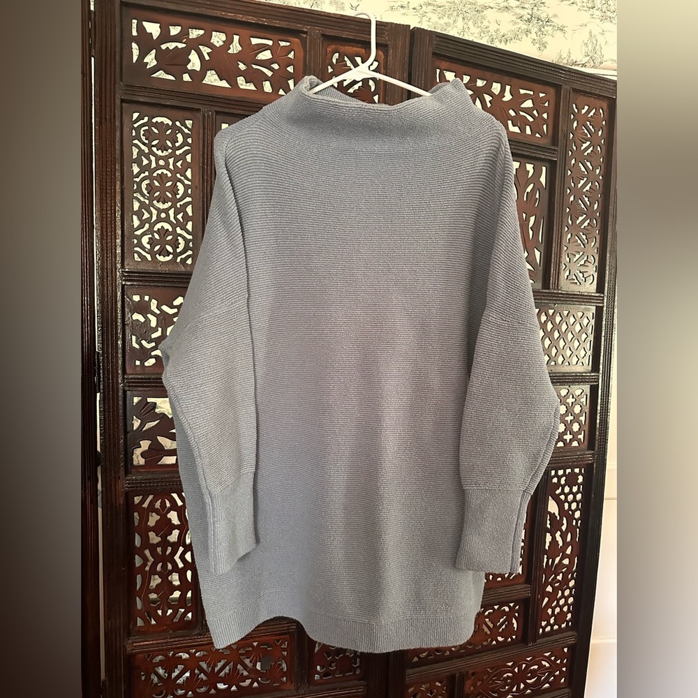 Free people tunic sweater in dusty blue. Near-new condition.